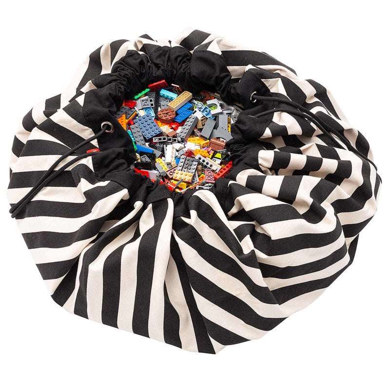 2 I 1 Opbevaringstæppe Legetæppe   Stripes Black fra Play & Go